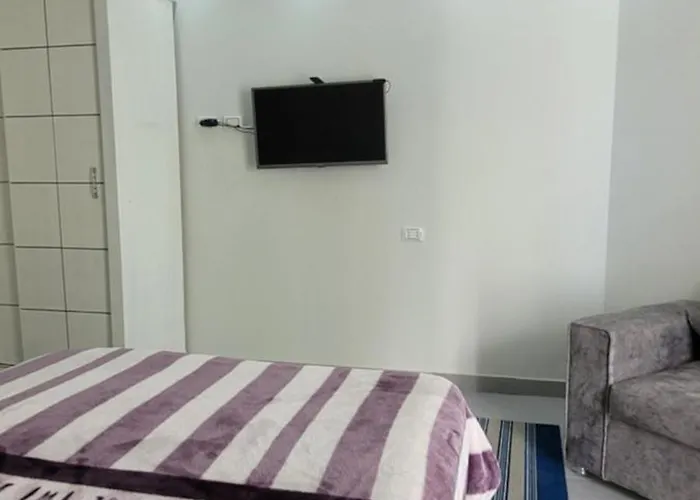 Excellent 5 Minutes From Downtown, Front Free Wifi Apartment